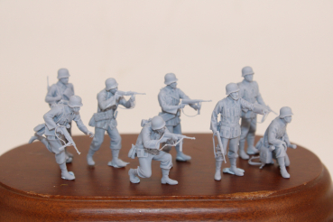Peddinghaus 3 D Druck 1/72 72F029 8 german soldiers attacking with MP 40