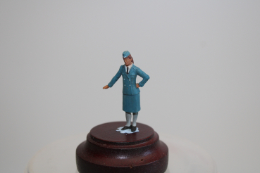 Nordwind 1/48 NWL 004 german airforce auxillery woman standing
