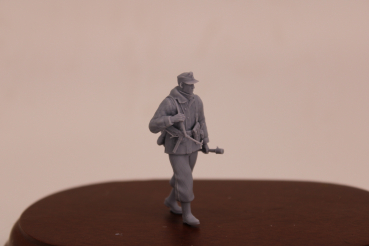 Peddinghaus 3 D Druck 1/35  35F012 Fallschirmjäger mit MP 40 und Schirmmütze