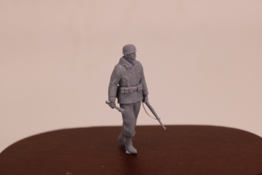 Peddinghaus 3 D Druck 1/35  35F013 Fallschirmjäger mit Helm und Gewehr