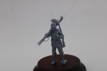 Peddinghaus 3 D Druck 1/35 35W024 Wehrmacht Panzerjäger stehend mit Panzerschreck auf der Schulter und Decalbogen