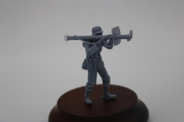 Peddinghaus 3 D Druck 1/35 35W026 Wehrmacht Panzerjäger stehend mit Panzerschreck schießend und Decalbogen