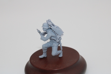 Peddinghaus 3 D Druck 1/35 35W028 Wehrmacht Panzerjäger Soldat kniend mit Granate und Rückenkiste und Decalbogen