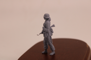 Peddinghaus 3 D Druck 1/35  35F032 Waffen SS Grenadier mit Sturmgewehr 44