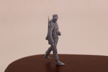 Peddinghaus 3 D Druck 1/35 35W035  Waffen SS Grenadier mit Schirmmütze und K 98