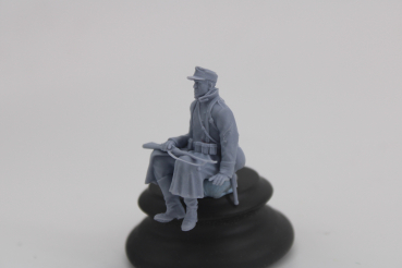 Peddinghaus 3 D Druck 1/35 35W051 Soldat sitting in grecoat and fieldcap with K 98 rifle