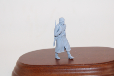 Peddinghaus 3 D Druck 1/35 35W057 Peddinghaus 3 D Druck 1/35 35W057 Wehrmacht Soldier walking in greycoat with steelhelmet and K 98