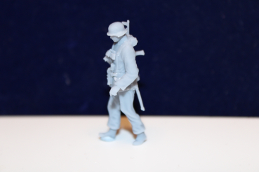 Peddinghaus 3 D Druck 1/48 48F025 Waffen SS Grenadier with Stahlhelm and Sturmgewehr 44
