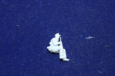 Peddinghaus 3 D Druck 1/48 48F033 Soldat Afrika Corps sitting with rifle in both hands