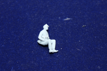 Peddinghaus 3 D Druck 1/48 48F034 nco Afrika Corps sitting with MP 40