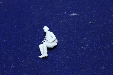 Peddinghaus 3 D Druck 1/48 48F034 nco Afrika Corps sitting with MP 40