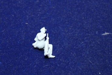 Peddinghaus 3 D Druck 1/48 48F036 Soldat Afrika Corps sitting with rifle and smoking