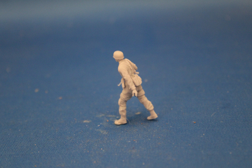 Peddinghaus 3 D Druck 1/48 48F042 Fallschirmjäger  NCO with MP 40