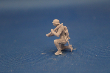 Peddinghaus 3 D Druck 1/48 48F051 7,5 cm Pak 40 soldier kneeing with grenade