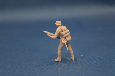 Peddinghaus 3 D Druck 1/48 48F056 crewmember for 8,8 cm Pak 43 Loder standing with round