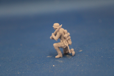 Peddinghaus 3 D Druck 1/48 48F057 crew member for 8,8 cm Pak 43 Loader with round kneeing