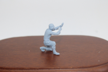 Peddinghaus 3 D Druck 1/35 35W043 Soldat mit Granate für den Granatwerfer