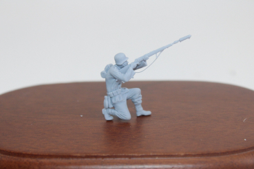 Peddinghaus 3 D Druck 1/35 35W044 Soldier keeing shooting with rifle and riflegrenade
