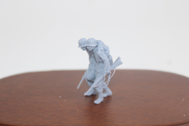 Peddinghaus 3 D Druck 1/35 35W047 Soldat stützt seinen verwundeten Kameraden