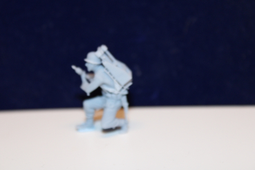 48F015 Wehrmacht tank hunter soldier kneeing with rifle and rocket