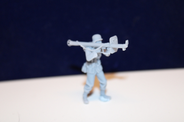 48F013 Wehrmacht tank hunter soldier standing shooting with Panzerschreck
