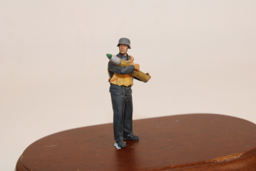 Peddinghaus-Modellbau 1/35 4210 german navygunner with round for 150 mm SK C28 C36 Marinegeschütz