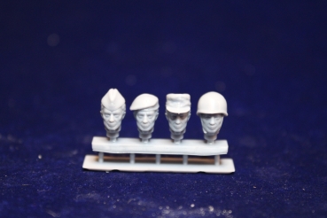 Peddinghaus 3 D Druck 1/48 48233 early german Bundeswehr driver and codriver for Munga