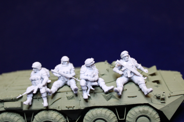 Peddinghaus 3 D Druck 1:72 72F088 4 Ukrainian soldiers sitting on a vehicle