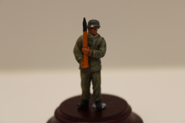Nordwind 1/48 NWL 018 8,8 cm Flak Soldier with Grenade standing