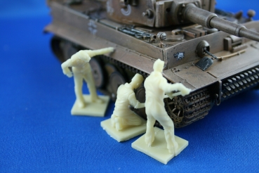 Nordwind 004 3 1/48 german mechanic's working- 3 man