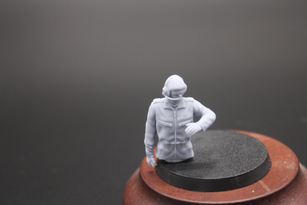 Peddinghaus 3 D Druck ep 35BW011 Bundeswehr tankcrew halffigure one hand on the turret with decalsheet