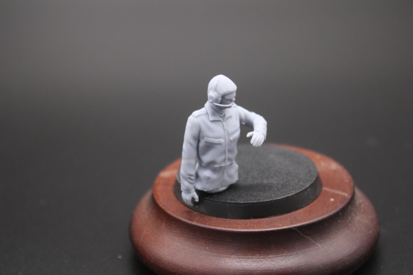 Peddinghaus 3 D Druck ep 35BW011 Bundeswehr tankcrew halffigure one hand on the turret with decalsheet