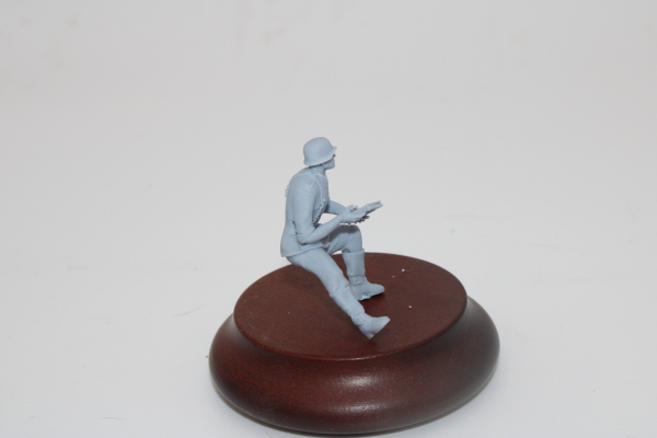 Peddinghaus 3 D Druck 1/35 35L004 Luftwaffe Soldat sitzend linke Seite Flak