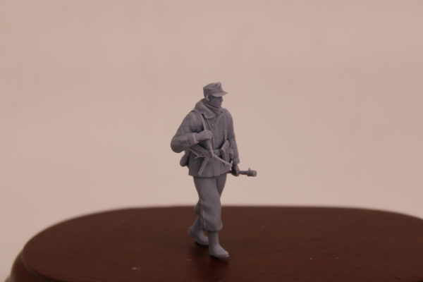 Peddinghaus 3 D Druck 1/35  35F012 Fallschirmjäger mit MP 40 und Schirmmütze