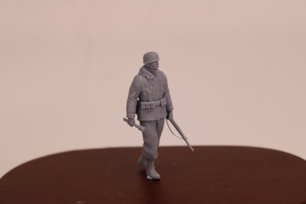 Peddinghaus 3 D Druck 1/35  35F013 Fallschirmjäger mit Helm und Gewehr