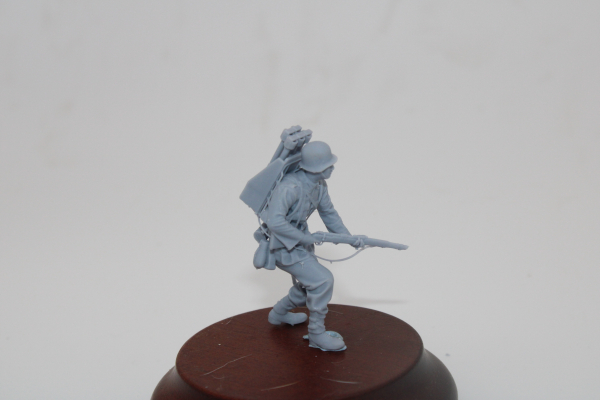 Peddinghaus 3 D Druck 1/35 35W020 Wehrmacht Panzerjäger Soldat gehend mit Gewehr und Panzerschreck Rückenkiste und Decalbogen