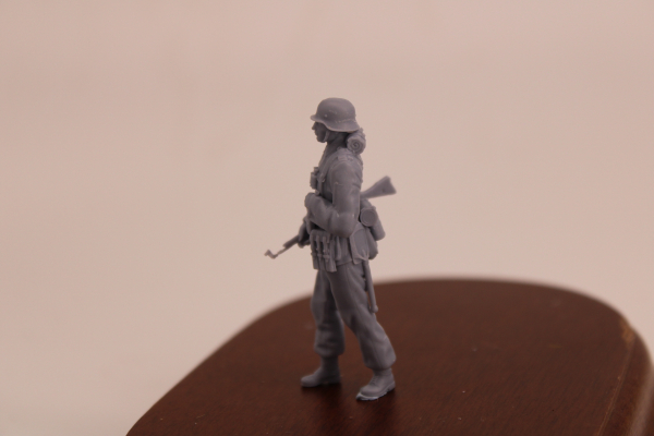 Peddinghaus 3 D Druck 1/35  35F032 Waffen SS Grenadier mit Sturmgewehr 44