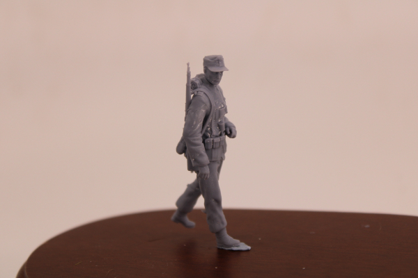 Peddinghaus 3 D Druck 1/35 35W035  Waffen SS Grenadier mit Schirmmütze und K 98