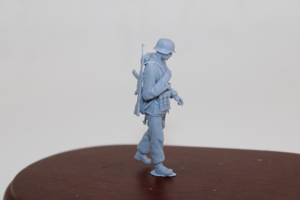 Peddinghaus 3 D Druck 1/35 35W037 Waffen SS Grenadier with steelhelmet and assaultrifle 44