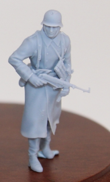 Peddinghaus 3 D Druck 1/35 35W061 Wehrmacht Soldat gehend im Wintermantel mit Stahlhelm und MP 40