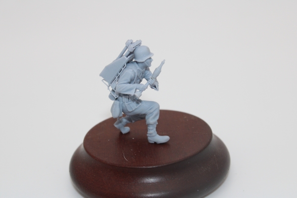 Peddinghaus 3 D Druck 1/35 35W028 Wehrmacht Panzerjäger Soldat kniend mit Granate und Rückenkiste und Decalbogen