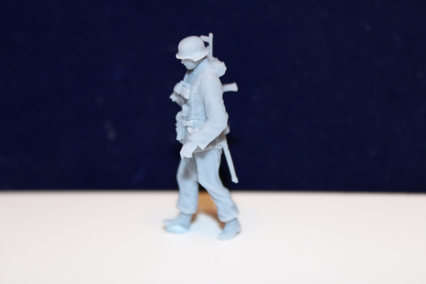 Peddinghaus 3 D Druck 1/48 48F025 Waffen SS Grenadier with Stahlhelm and Sturmgewehr 44