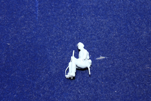 Peddinghaus 3 D Druck 1/48 48F031 Soldat Afrika Corps sitting with his rifle in his right hand