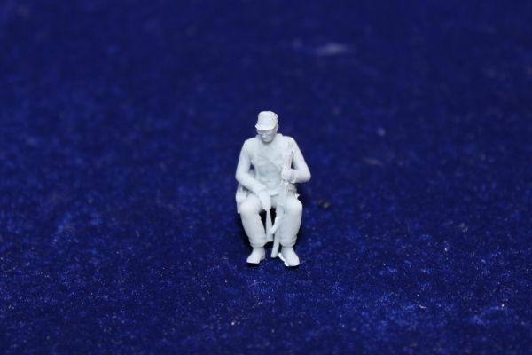 Peddinghaus 3 D Druck 1/48 48F032 Soldat Afrika Corps sitting with MG 42 in his left hand