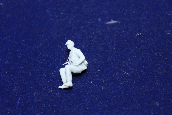 Peddinghaus 3 D Druck 1/48 48F034 nco Afrika Corps sitting with MP 40