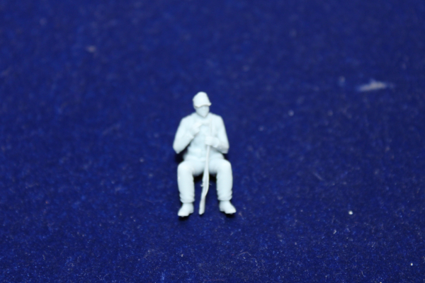 Peddinghaus 3 D Druck 1/48 48F036 Soldat Afrika Corps sitting with rifle and smoking