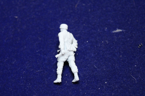 Peddinghaus 3 D Druck 1/48 48F039 Fallschirmjäger  with MP 40 and handgrenade