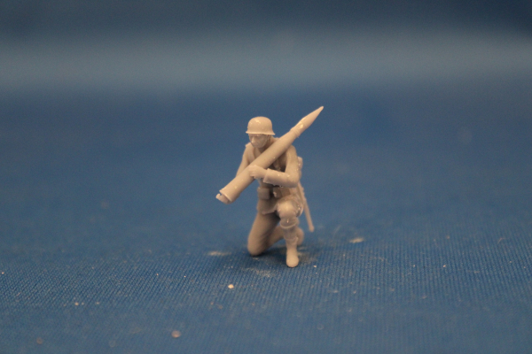 Peddinghaus 3 D Druck 1/48 48F057 crew member for 8,8 cm Pak 43 Loader with round kneeing