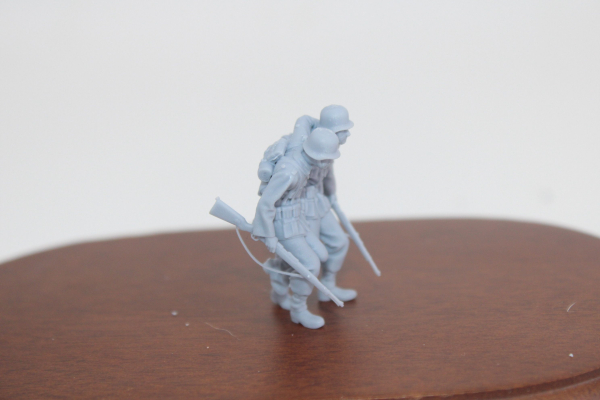 Peddinghaus 3 D Druck 1/35 35W047 Soldat stützt seinen verwundeten Kameraden