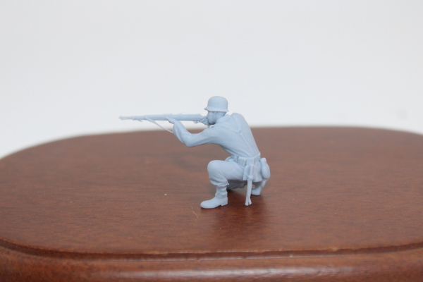 Peddinghaus 3 D Druck 1/35 35W046 Soldat kiend schießend mit Gewehr